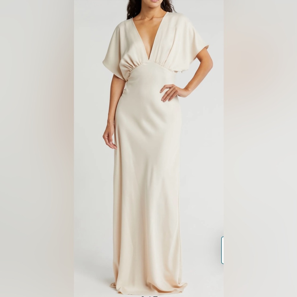 Paige Dolman Sleeve Satin Dress
BY DESIGN
